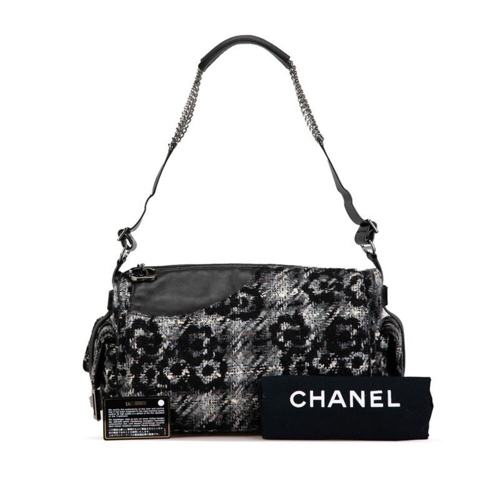 CHANEL Black Leather Shoulder Bag - Picture 7 of 8